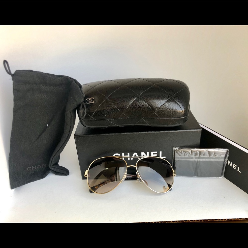 NEW CHANEL GOLD FRAME UVA UVB SUNGLASSES 🕶
SOLD. OUT